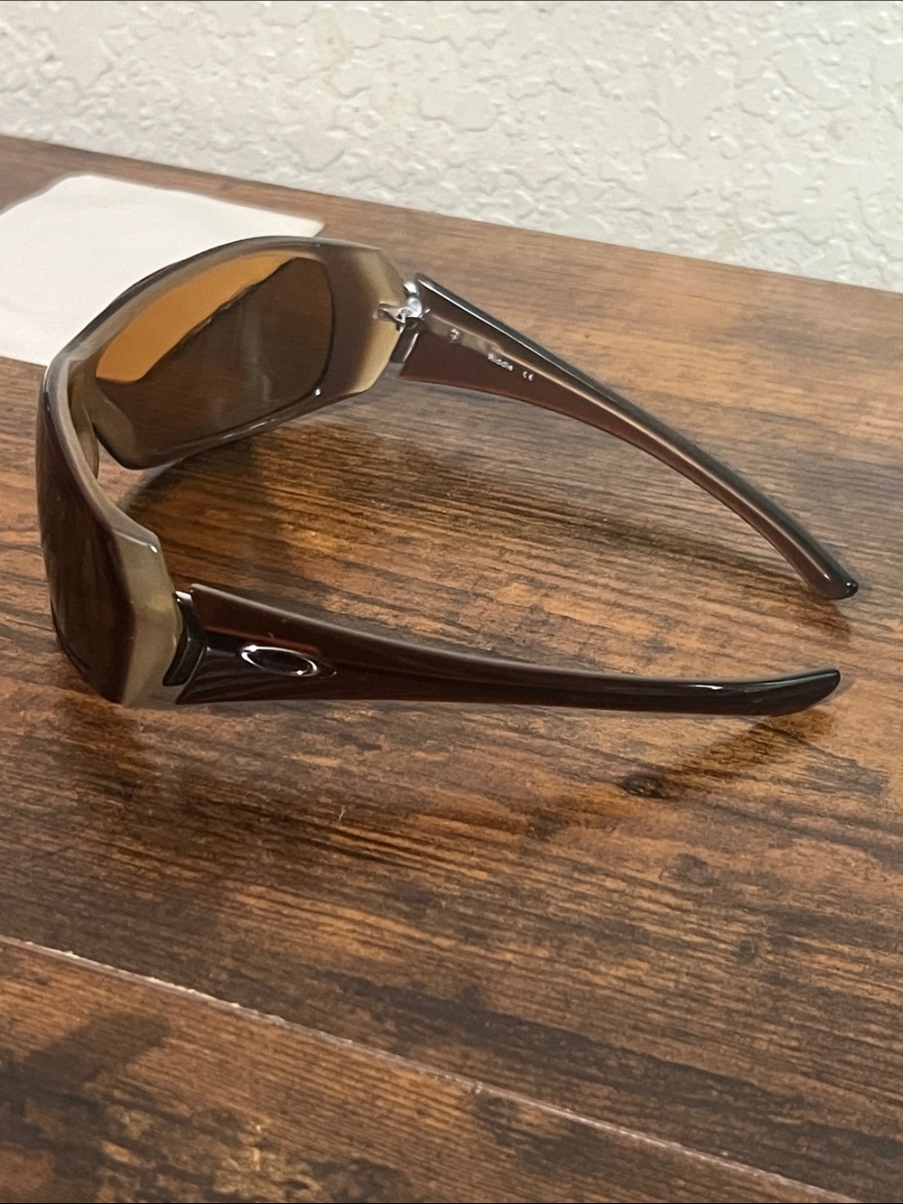 Oakley riddle Wrap Sunglasses in Brown 05-908